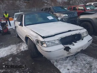2000 Mercury Grand Marquis GS z VIN 2MEFM74W9YX738705, wystawiony jako IAAI lot #41394043 z przebiegiem 93 955 mil mil oraz . Historia ofert i sprzedaży dostępna na DreamBid. Obrazek 1.