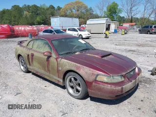 2004 Ford Mustang GT Deluxe z VIN 1FAFP42X64F136763, wystawiony jako IAAI lot #41998364 z przebiegiem 134 569 mil mil oraz . Historia ofert i sprzedaży dostępna na DreamBid. Obrazek 1.