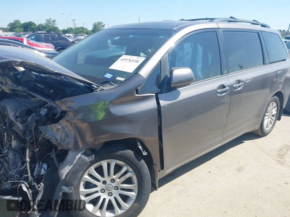 2014 Toyota Sienna XLE with VIN 5TDYK3DC4ES419928, listed as a IAAI auction lot 41976538 with 144,405 mi miles. Bid and sale history available at carsss.com. Image 17.