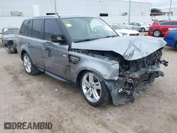 2013 Land Rover Range Rover Sport HSE Lux z VIN SALSK2D4XDA806027, wystawiony jako IAAI lot #42123248 z przebiegiem 141 504 mil mil oraz . Historia ofert i sprzedaży dostępna na DreamBid. Obrazek 1.