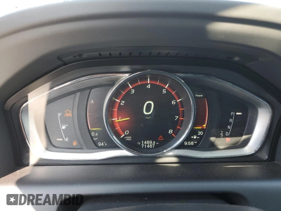 2017 Volvo XC60 Dynamic with VIN YV440MRR8H2168850, listed as a Copart auction lot 61555725 with 71,467 mi miles and Salvage title. Bid and sale history available at DreamBid. Image 9.