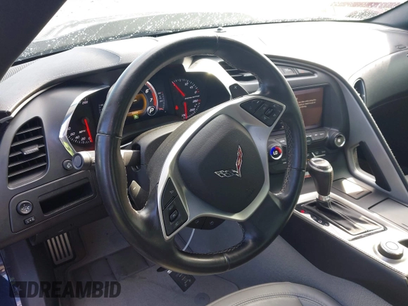 2015 Chevrolet Corvette 1LT z VIN 1G1YB2D74F5103152, wystawiony jako IAAI lot #42206302 z przebiegiem 50 260 mil mil oraz . Historia ofert i sprzedaży dostępna na DreamBid. Obrazek 18.