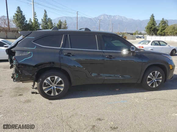2021 Toyota Highlander XLE with VIN 5TDHZRAH0MS047954, listed as a Copart auction lot 47434505 with 59,728 mi miles and Salvage Title. Bid and sale history available at carsss.com. Image 3.