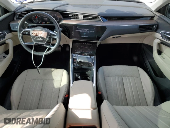 2024 Audi Q8 e-tron Premium Plus z VIN WA15AAGE4RB029832, wystawiony jako Copart lot #79555074 z przebiegiem 12 722 mil mil oraz Szkoda całkowita • Salvage title. Historia ofert i sprzedaży dostępna na DreamBid. Obrazek 8.