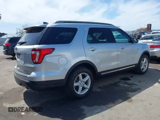 2018 Ford Explorer XLT z VIN 1FM5K7D87JGB56677, wystawiony jako IAAI lot #41926338 z przebiegiem 101 332 mil mil oraz . Historia ofert i sprzedaży dostępna na DreamBid. Obrazek 4.