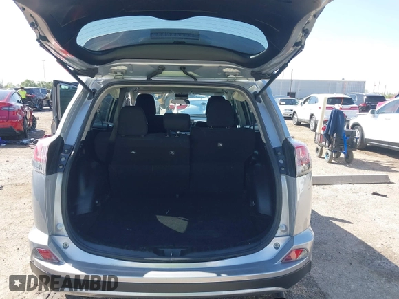 2018 Toyota RAV4 XLE z VIN 2T3WFREV5JW466294, wystawiony jako IAAI lot #41841436 z przebiegiem 132 150 mil mil oraz . Historia ofert i sprzedaży dostępna na DreamBid. Obrazek 17.