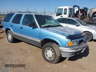 1997 GMC Jimmy SLS z VIN 1GKDT13W1V2514504, wystawiony jako IAAI lot #42211457 z przebiegiem 199 589 mil mil oraz . Historia ofert i sprzedaży dostępna na DreamBid. Obrazek 1.