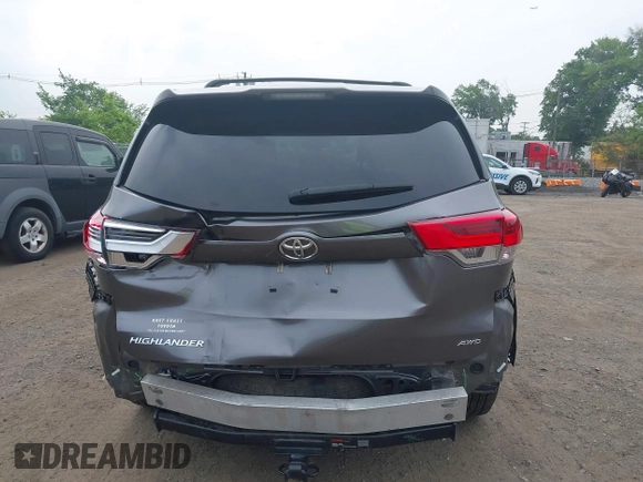 2018 Toyota Highlander LE z VIN 5TDBZRFH1JS896873, wystawiony jako IAAI lot #42501993 z przebiegiem 63 877 mil mil oraz . Historia ofert i sprzedaży dostępna na DreamBid. Obrazek 16.