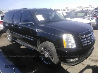 2008 Cadillac Escalade ESV with VIN 1GYFK66808R258234, listed as a IAAI auction lot 21249181 with 1 mi miles. Bid and sale history available at carsss.com. Image 1.