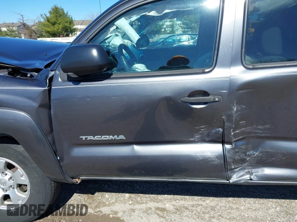 2015 Toyota Tacoma with VIN 3TMLU4EN0FM194841, listed as a IAAI auction lot 41860349 with 200,005 mi miles and . Bid and sale history available at DreamBid. Image 18.