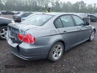 2011 BMW 3 Series 328i xDrive z VIN WBAPK5G56BNN30421, wystawiony jako IAAI lot #42536633 z przebiegiem Nie podano mil oraz . Historia ofert i sprzedaży dostępna na DreamBid. Obrazek 4.
