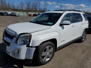 2013 GMC Terrain SLT z VIN 2GKFLVE38D6347692, wystawiony jako Copart lot #50924045 z przebiegiem 95 369 mil mil oraz Szkoda całkowita • Salvage title. Historia ofert i sprzedaży dostępna na DreamBid. Obrazek 1.