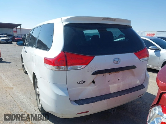 2012 Toyota Sienna z VIN 5TDZK3DCXCS251259, wystawiony jako IAAI lot #41949142 z przebiegiem Nie podano mil oraz . Historia ofert i sprzedaży dostępna na DreamBid. Obrazek 15.
