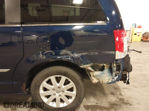 2013 Chrysler Town & Country Touring with VIN 2C4RC1BG7DR517970, listed as a IAAI auction lot 42028284 with 122,053 mi miles. Bid and sale history available at carsss.com. Image 6.