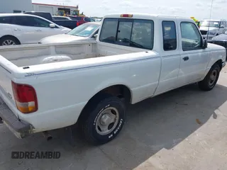 1996 Ford Ranger XL z VIN 1FTCR14U7TPA03267, wystawiony jako IAAI lot #42386485 z przebiegiem 181 383 mil mil oraz . Historia ofert i sprzedaży dostępna na DreamBid. Obrazek 4.