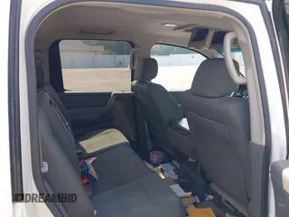 2005 Nissan Titan SE z VIN 1N6BA07A35N554676, wystawiony jako IAAI lot #42593107 z przebiegiem 200 541 mil mil oraz . Historia ofert i sprzedaży dostępna na DreamBid. Obrazek 8.