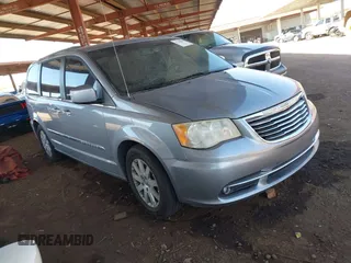 2014 Chrysler Town & Country Touring z VIN 2C4RC1BG2ER382382, wystawiony jako IAAI lot #41740098 z przebiegiem 110 970 mil mil oraz . Historia ofert i sprzedaży dostępna na DreamBid. Obrazek 1.
