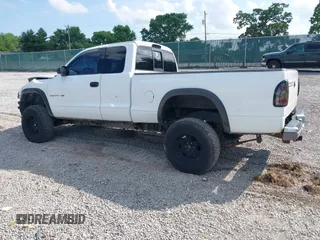 2000 Dodge Dakota z VIN 1B7GL22X1YS740359, wystawiony jako IAAI lot #42430964 z przebiegiem 213 435 mil mil oraz . Historia ofert i sprzedaży dostępna na DreamBid. Obrazek 3.