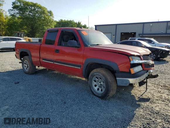 2005 Chevrolet Silverado 1500 Z71 z VIN 1GCEK19B15Z109922, wystawiony jako Copart lot #51822285 z przebiegiem Nie podano mil oraz Szkoda całkowita • Salvage title. Historia ofert i sprzedaży dostępna na DreamBid. Obrazek 4.