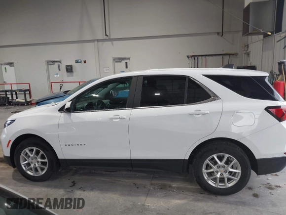 2022 Chevrolet Equinox LT z VIN 2GNAXKEV8N6118013, wystawiony jako IAAI lot #42306755 z przebiegiem 76 669 mil mil oraz . Historia ofert i sprzedaży dostępna na DreamBid. Obrazek 14.