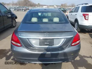 2018 Mercedes-Benz C 300 z VIN 55SWF4JB5JU241893, wystawiony jako IAAI lot #41458779 z przebiegiem 84 238 mil mil oraz . Historia ofert i sprzedaży dostępna na DreamBid. Obrazek 17.