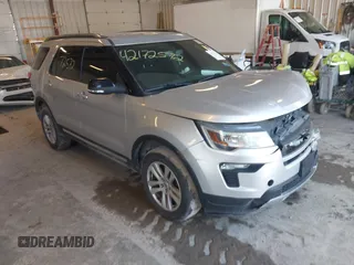 2018 Ford Explorer XLT z VIN 1FM5K8D87JGB91032, wystawiony jako IAAI lot #42172572 z przebiegiem Nie podano mil oraz . Historia ofert i sprzedaży dostępna na DreamBid. Obrazek 1.