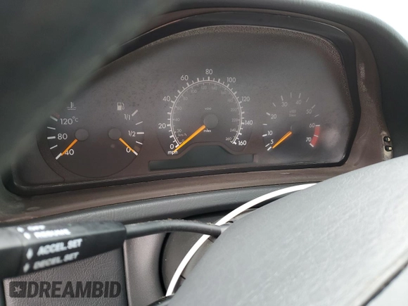 1999 Mercedes-Benz CLK 320/430 z VIN WDBLK65GXXT023566, wystawiony jako Copart lot #73857834 z przebiegiem Nie podano mil oraz Szkoda całkowita • Salvage title. Historia ofert i sprzedaży dostępna na DreamBid. Obrazek 9.