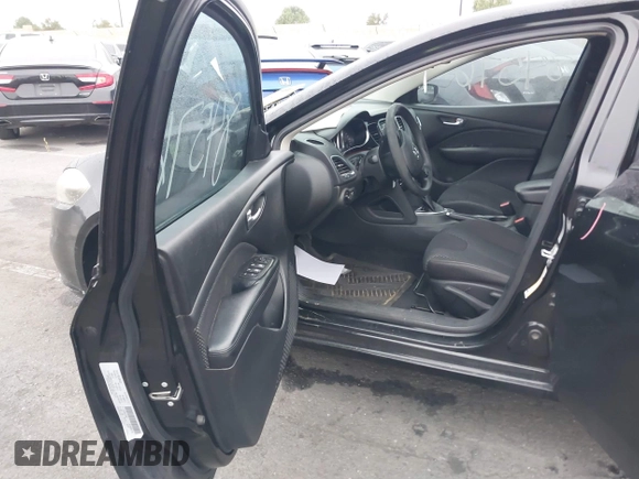 2015 Dodge Dart SXT z VIN 1C3CDFBBXFD319835, wystawiony jako IAAI lot #41884576 z przebiegiem 146 266 mil mil oraz . Historia ofert i sprzedaży dostępna na DreamBid. Obrazek 5.