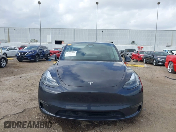 2024 Tesla Model Y Long Range with VIN 7SAYGDEE0RA261489, listed as a IAAI auction lot 41729325 with 5,060 mi miles. Bid and sale history available at carsss.com. Image 12.