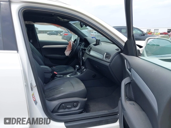 2015 Audi Q3 Premium Plus z VIN WA1EFCFS7FR006939, wystawiony jako IAAI lot #42067797 z przebiegiem 97 663 mil mil oraz . Historia ofert i sprzedaży dostępna na DreamBid. Obrazek 5.