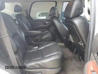 2008 Cadillac Escalade z VIN 1GYFK638X8R143922, wystawiony jako Copart lot #53095095 z przebiegiem 174 899 mil mil oraz Tytuł czysty. Historia ofert i sprzedaży dostępna na DreamBid. Obrazek 11.