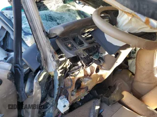 1997 Lincoln Town Car Signature z VIN 1LNLM82W5VY758132, wystawiony jako Copart lot #42643405 z przebiegiem Nie podano mil oraz Szkoda całkowita • Salvage title. Historia ofert i sprzedaży dostępna na DreamBid. Obrazek 9.