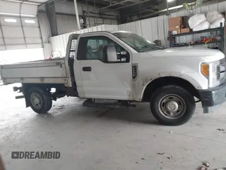 2017 Ford F-250 XL с VIN 1FDBF2A68HEC99835, выставлен на аукционе IAAI как лот 41574205 с пробегом 61 847 миль миль и . История ставок и продаж доступна на DreamBid. Изображение 13.