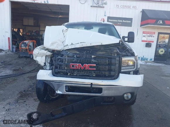 2012 GMC Sierra 2500HD SLE with VIN 1GT220C82CZ121696, listed as a IAAI auction lot 41608078 with 418,639 mi miles. Bid and sale history available at carsss.com. Image 12.