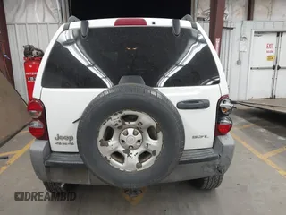 2007 Jeep Liberty Sport with VIN 1J4GL48KX7W686326, listed as a IAAI auction lot 42025033 with 196,021 mi miles. Bid and sale history available at carsss.com. Image 16.