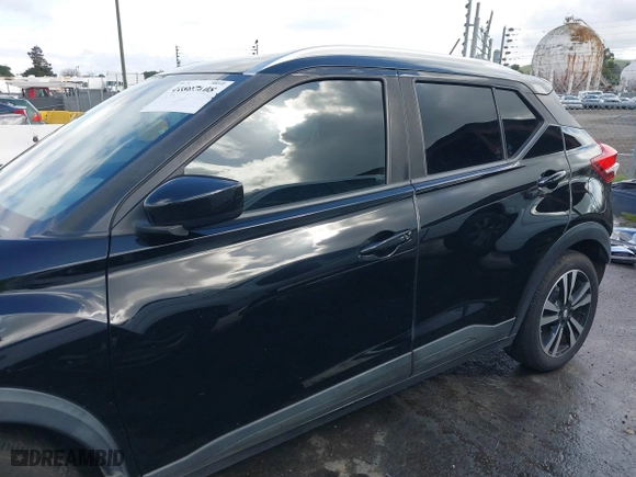 2018 Nissan Kicks SV with VIN 3N1CP5CU0JL495926, listed as a IAAI auction lot 41807108 with 77,223 mi miles. Bid and sale history available at carsss.com. Image 15.