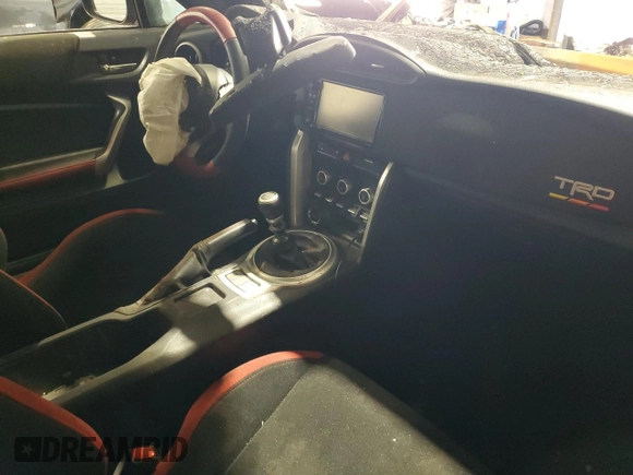 2019 Toyota 86 GT z VIN JF1ZNAE11K9701375, wystawiony jako Copart lot #49727935 z przebiegiem Nie podano mil oraz Czysty tytuł • Clean title. Historia ofert i sprzedaży dostępna na DreamBid. Obrazek 8.