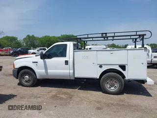 2006 Ford F-350 с VIN 1FDSF30566EB51324, выставлен на аукционе IAAI как лот 42016661 с пробегом 120 257 миль миль и . История ставок и продаж доступна на DreamBid. Изображение 13.