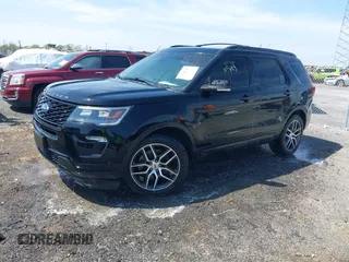 2018 Ford Explorer Sport z VIN 1FM5K8GT4JGB51684, wystawiony jako IAAI lot #41898968 z przebiegiem 92 867 mil mil oraz . Historia ofert i sprzedaży dostępna na DreamBid. Obrazek 2.