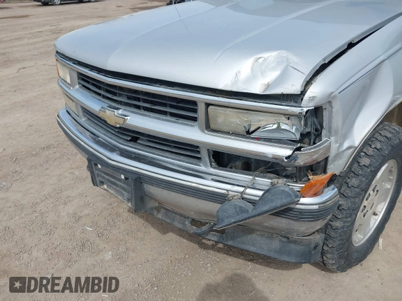 1997 Chevrolet Suburban with VIN 1GNFK16R3VJ330935, listed as a IAAI auction lot 41997594 with 231,497 mi miles and . Bid and sale history available at DreamBid. Image 6.