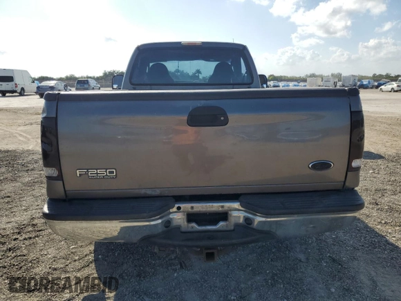 2004 Ford F-250 XL z VIN 1FTNF20L74EA08048, wystawiony jako Copart lot #49302705 z przebiegiem 232 336 mil mil oraz Szkoda całkowita • Salvage title. Historia ofert i sprzedaży dostępna na DreamBid. Obrazek 6.