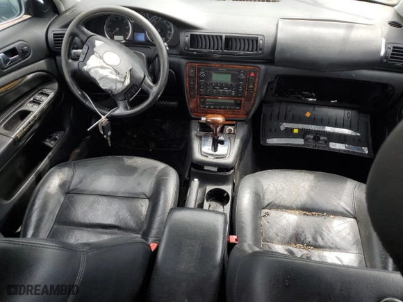 2004 Volkswagen Passat Sedan GLX with VIN WVWRH63B84P107858, listed as a Copart auction lot 62022524 with 141,500 mi miles and Salvage Title. Bid and sale history available at carsss.com. Image 8.
