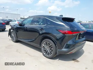 2024 Lexus RX 450h+ Luxury z VIN JTJCJMGA2R2011919, wystawiony jako IAAI lot #42341635 z przebiegiem 28 688 mil mil oraz . Historia ofert i sprzedaży dostępna na DreamBid. Obrazek 3.