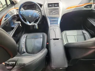 2016 Lincoln MKZ z VIN 3LN6L2G90GR616997, wystawiony jako Copart lot #62917525 z przebiegiem 194 744 mil mil oraz Szkoda całkowita • Salvage title. Historia ofert i sprzedaży dostępna na DreamBid. Obrazek 8.
