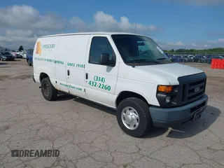 2013 Ford Econoline Cargo Commercial z VIN 1FTNE2EWXDDA52072, wystawiony jako IAAI lot #42523635 z przebiegiem 262 097 mil mil oraz . Historia ofert i sprzedaży dostępna na DreamBid. Obrazek 1.