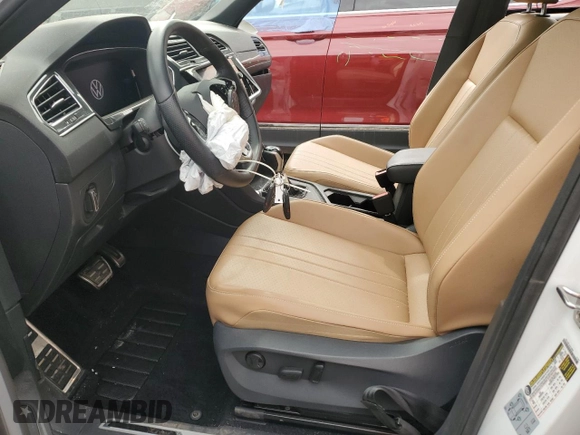 2022 Volkswagen Tiguan SE R-Line Black with VIN 3VVCB7AX7NM058155, listed as a Copart auction lot 49358225 with 28,093 mi miles and Salvage Title. Bid and sale history available at DreamBid. Image 7.