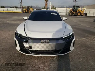 2022 Audi e-tron GT Premium Plus z VIN WAUFJBFWXN7008620, wystawiony jako Copart lot #79578044 z przebiegiem 25 026 mil mil oraz Szkody całkowita. Historia ofert i sprzedaży dostępna na DreamBid. Obrazek 5.