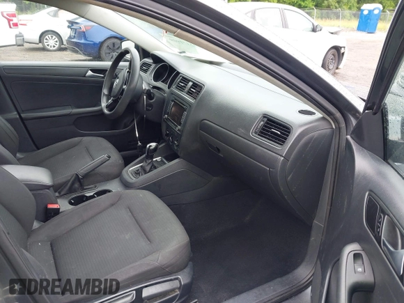 2015 Volkswagen Jetta S z VIN 3VW2K7AJ6FM217381, wystawiony jako IAAI lot #42371909 z przebiegiem 237 510 mil mil oraz . Historia ofert i sprzedaży dostępna na DreamBid. Obrazek 5.