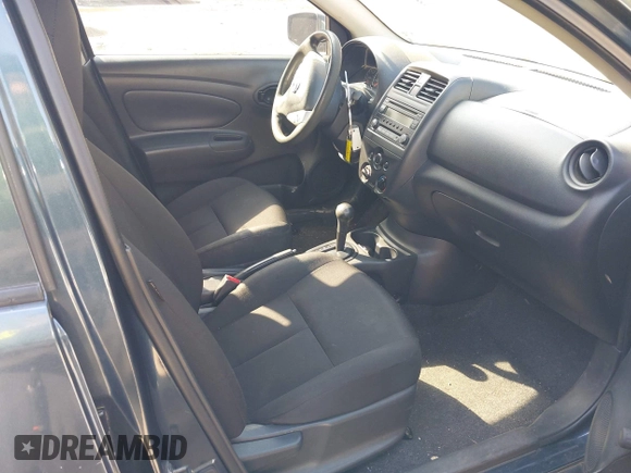 2016 Nissan Versa S z VIN 3N1CN7AP9GL903685, wystawiony jako IAAI lot #41607274 z przebiegiem 78 667 mil mil oraz . Historia ofert i sprzedaży dostępna na DreamBid. Obrazek 5.