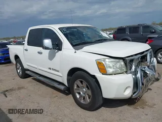 2005 Nissan Titan SE z VIN 1N6BA07A85N574597, wystawiony jako IAAI lot #41889866 z przebiegiem 164 667 mil mil oraz . Historia ofert i sprzedaży dostępna na DreamBid. Obrazek 1.